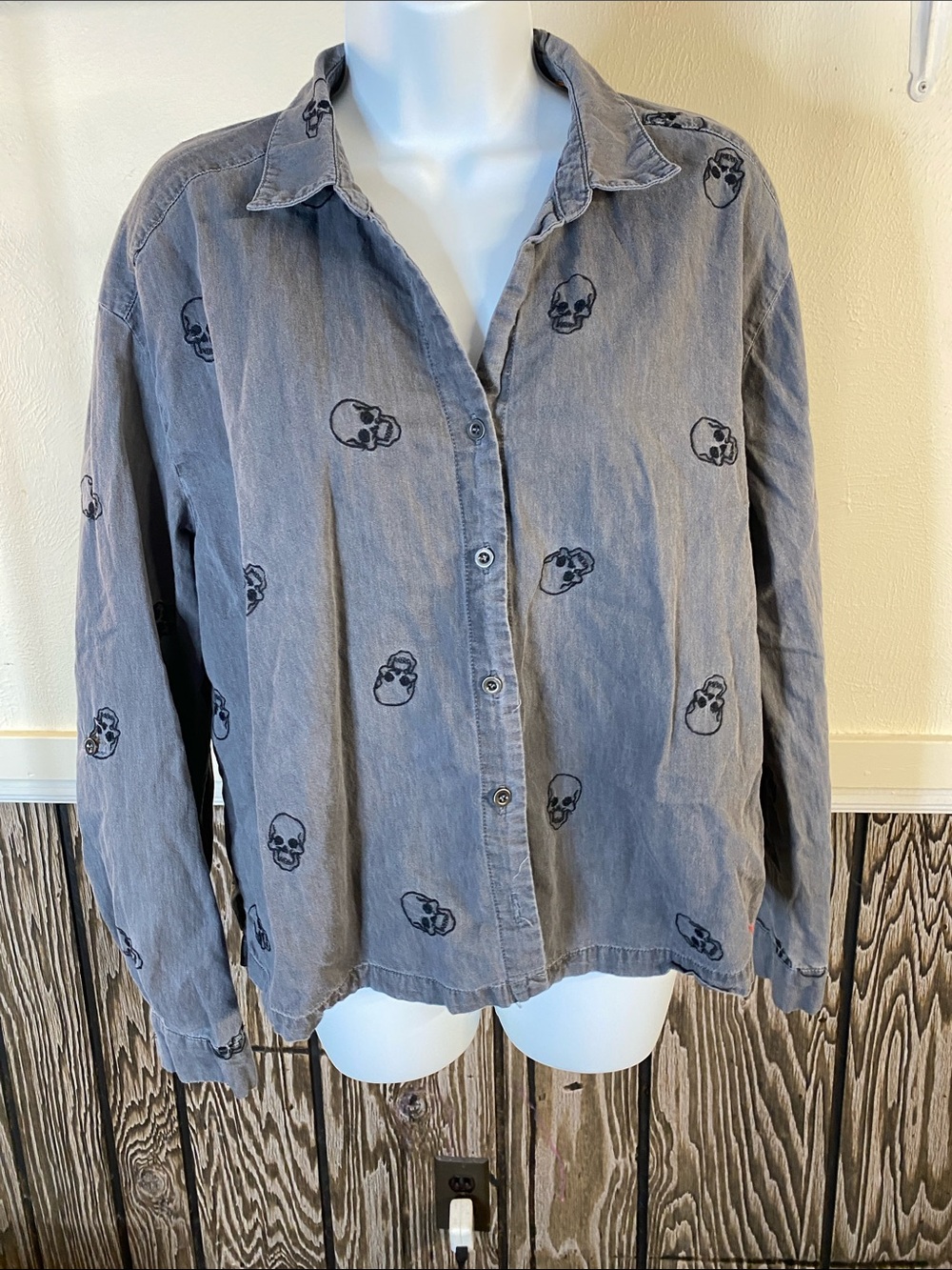 Jane and Delancey Washed Gray Skull-Print Button-Down Shirt